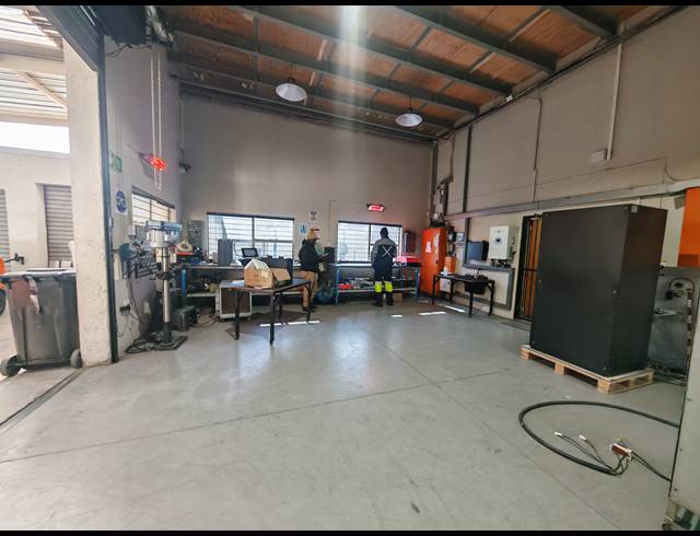 1,047M² WAREHOUSE FOR SALE IN ORMONDE